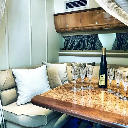 Botel Seadream *